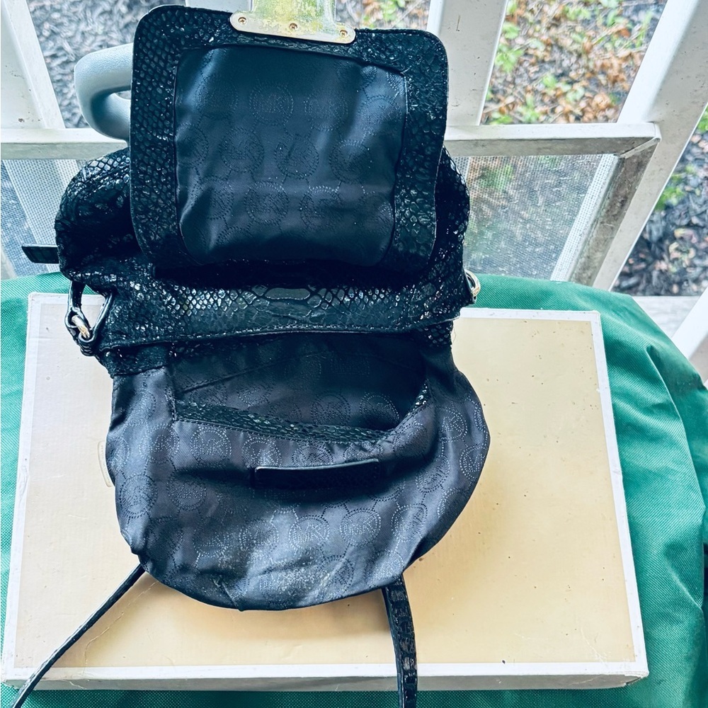 Michael Kors Charlton black patent leather crossbody handbag - Picture 5 of 12